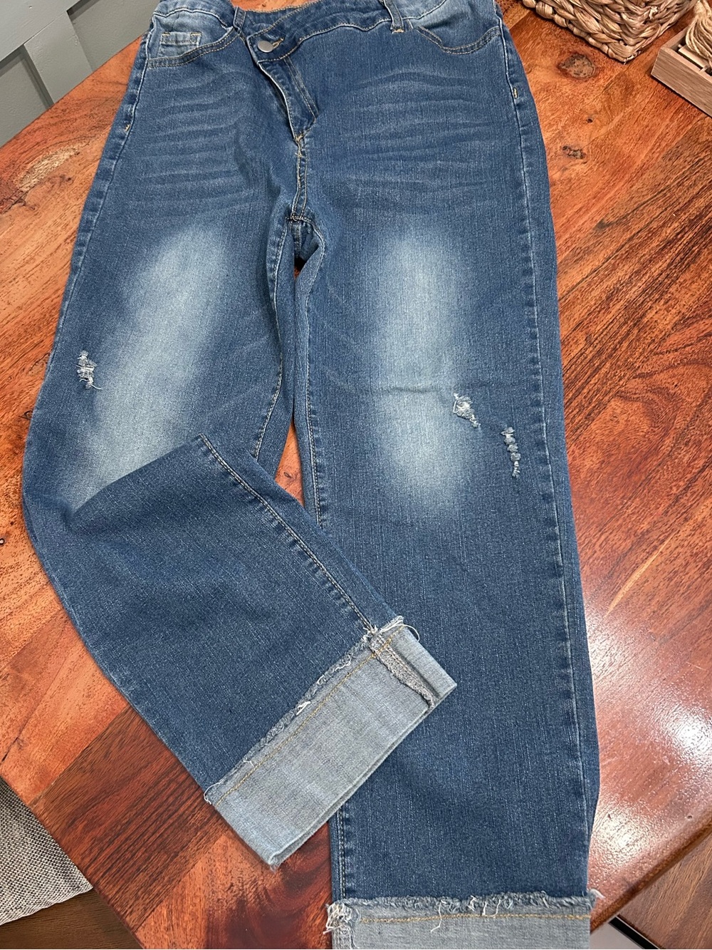 Women’s Blue Distressed Denim cropped denim